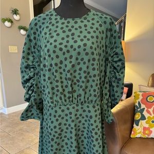 Who what Wear - green 3/4 sleeve dress w navy dots. Knee length. Sz L